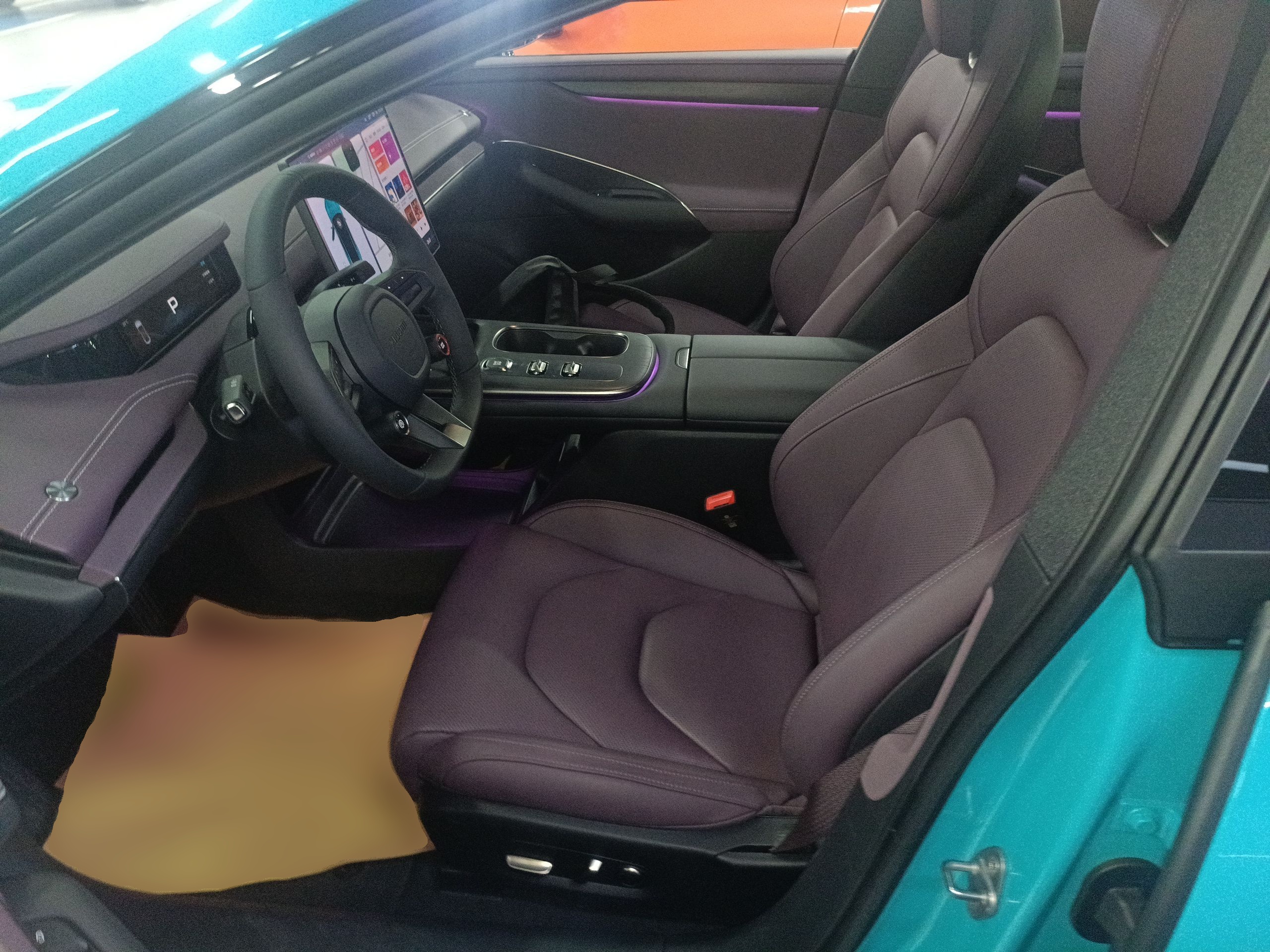 Переднее сиденье в автомобиле