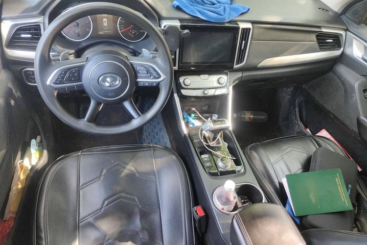 Used Great Wall Poer 2021 2.0T Commercial Version Automatic Diesel Two-Wheel Drive Elite Trim with Long Bed – GW4D20M Center Console