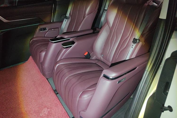 Used Buick Century 2023 2.0T Six-Seater Yinshi Edition
