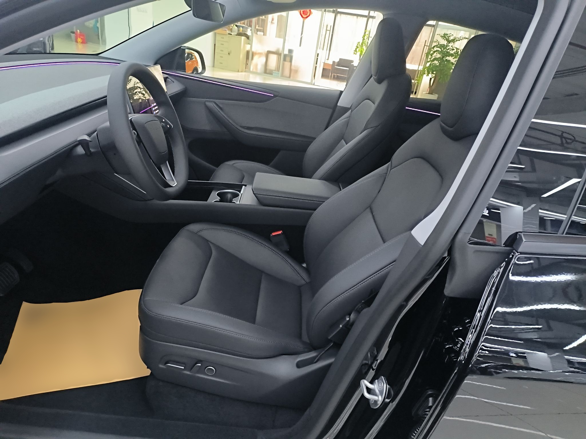 المقاعد الأمامية داخل السيارة