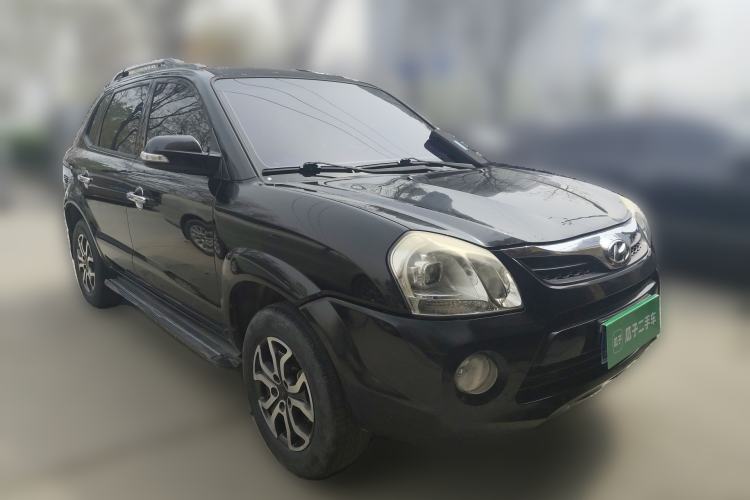 Used Hyundai Tucson 2013 2.0L Automatic Two-Wheel Drive Comfort Version Front Right 45 Deg