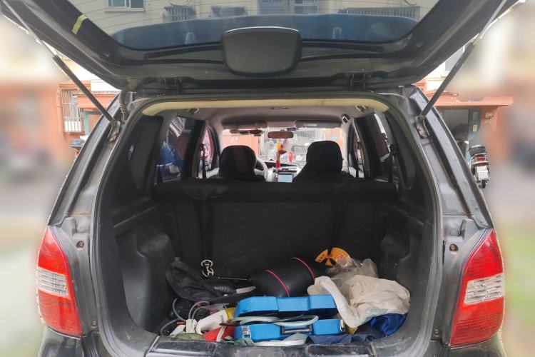 Used Nissan Livina 2010 Jingyue Edition 1.6L Manual All-Around Model Trunk