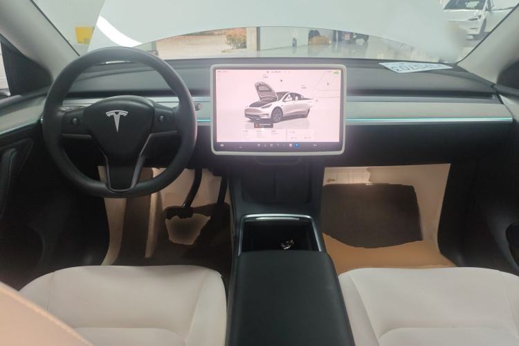 Used Tesla Model Y 2023 Long-Range All-Wheel-Drive Version Center Console