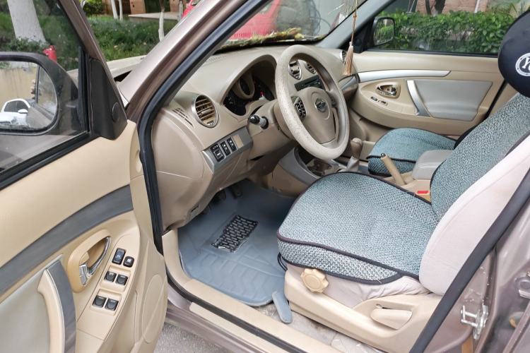 Used Jonway A380 2012 Revised Version 1.6L Manual Standard Edition Driver Seat