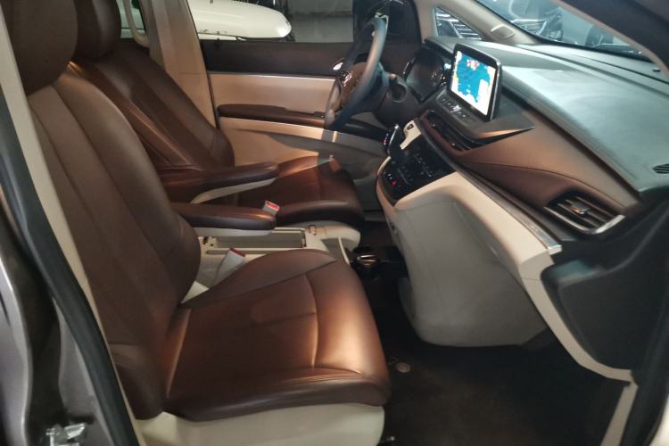 Used Buick GL8 2023 Land Executive Class Comfort Model Right Front Seat