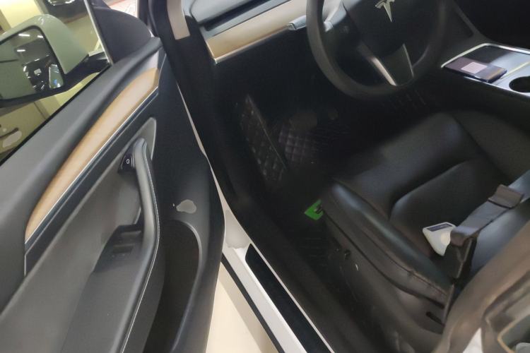 Used Tesla Model Y 2021 Long-Range All-Wheel-Drive Version