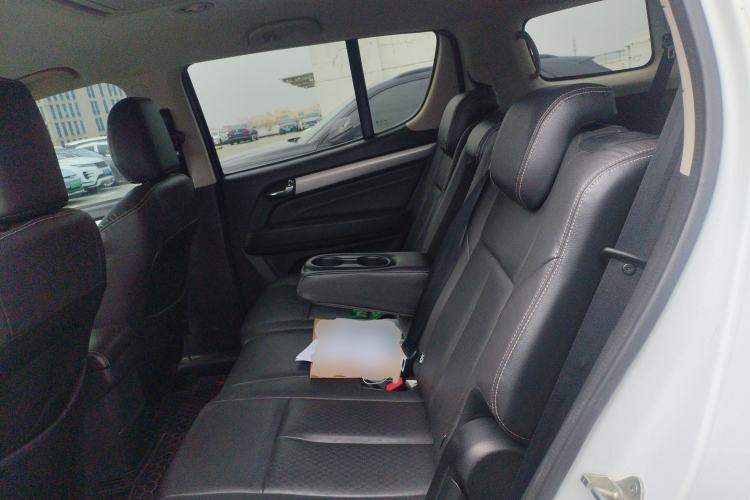 Used Isuzu mu-X 2015 2.5T Two-Wheel Drive Automatic Luxury Edition 7 Seats Left Rear Seat