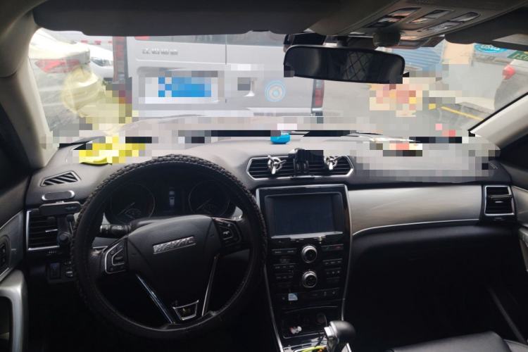 Used Haval H2 2016 Red-Label 1.5T Automatic Two-Wheel Drive Luxury Model Center Console