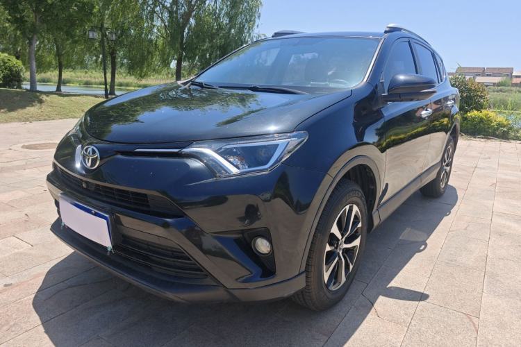 Used Toyota RAV4 2019 2.0L CVT Two-Wheel Drive Luxury Version China VI Standard