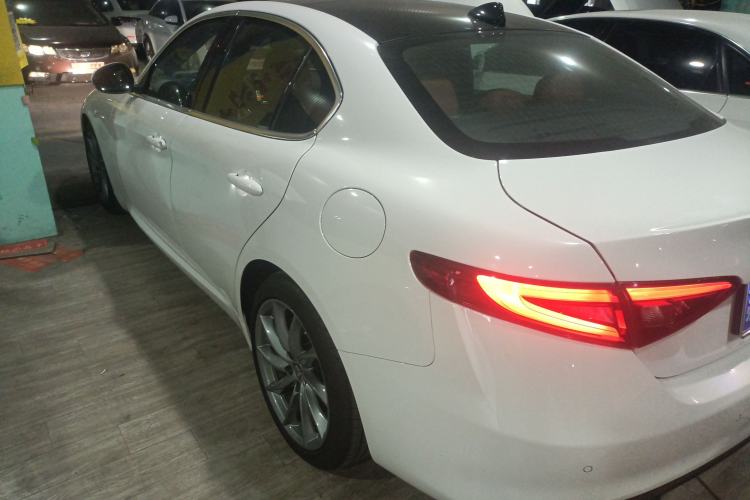 Used Alfa Romeo Giulia 2017 2.0T 200HP Luxury Edition
