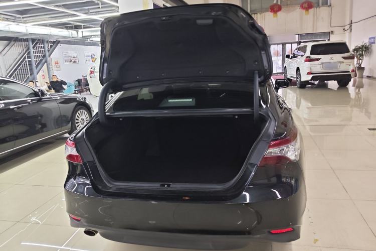 Used Toyota Camry 2019 Dual-Engine 2.5 HG Luxury Edition China VI Standard Trunk