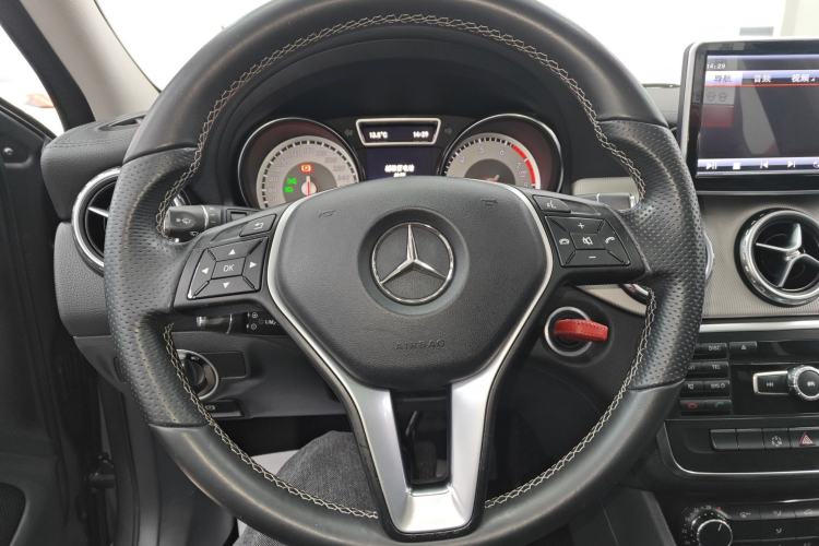 Used Mercedes-Benz GLA 2015 GLA 200 Fashion Model
