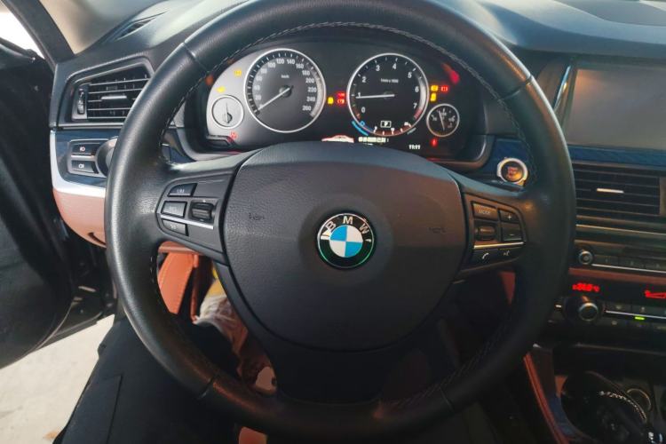 Used BMW 5 Series 2014 520Li Elegant Model
