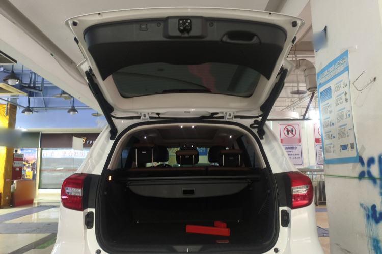 Used Haval H8 2017 2.0T Gasoline Two-Wheel Drive Smart Edition Trunk