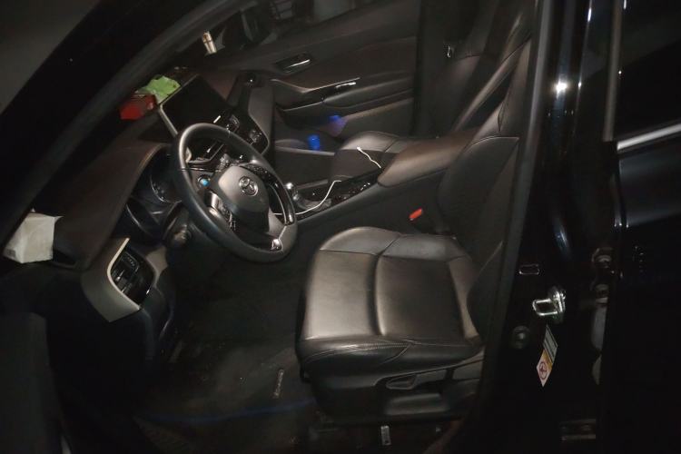 Used Toyota C-HR 2018 2.0L Flagship Sunroof Version China VI Standard