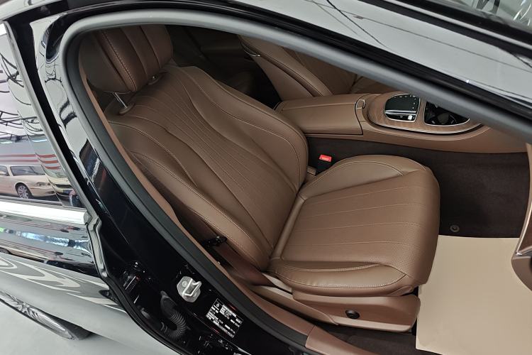 Used Mercedes-Benz E-Class 2023 Updated E 300 L Fashion Edition Right Front Seat