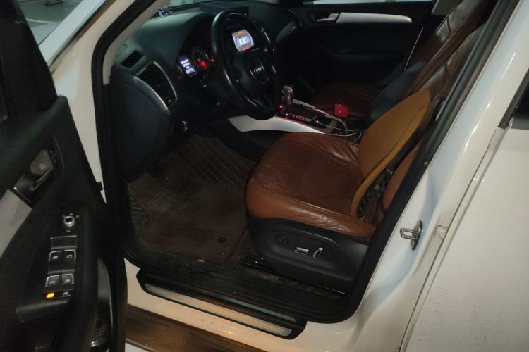 Used Audi Q5 2013 40 TFSI Technology Edition Driver Seat