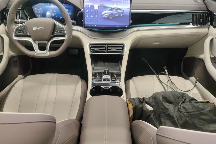Used BYD Song PLUS New Energy 2025 DM-i 112KM Prestige Model Center Console