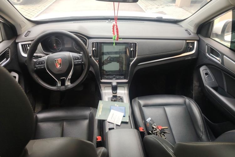 Used Roewe RX5 2019 20T Two-Wheel Drive Automatic 4G Connected Platinum Edition Center Console