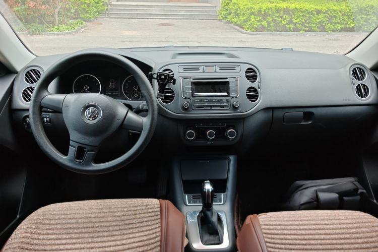 Used Volkswagen Tiguan 2016 280TSI Automatic Two-Wheel-Drive Silk Road Style Edition Center Console