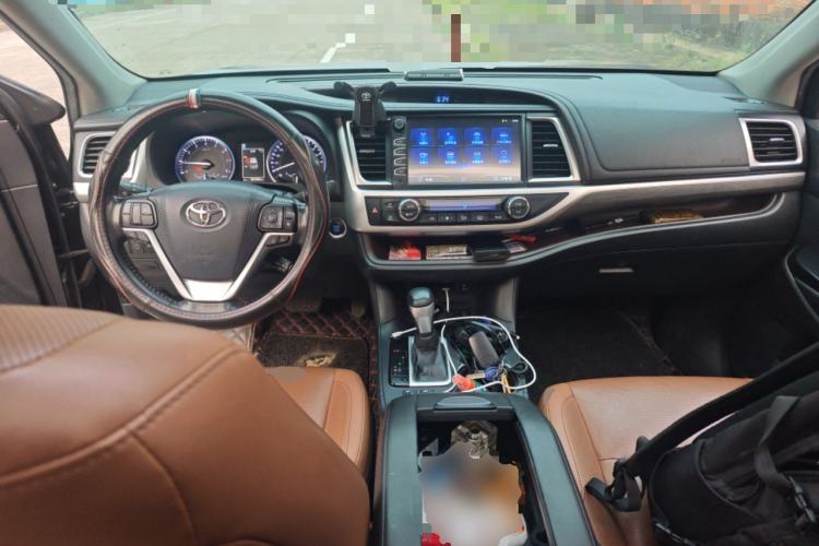 Used Toyota Highlander 2018 2.0T Four-Wheel Drive Knight Edition 7 Seats China VI Standard Center Console