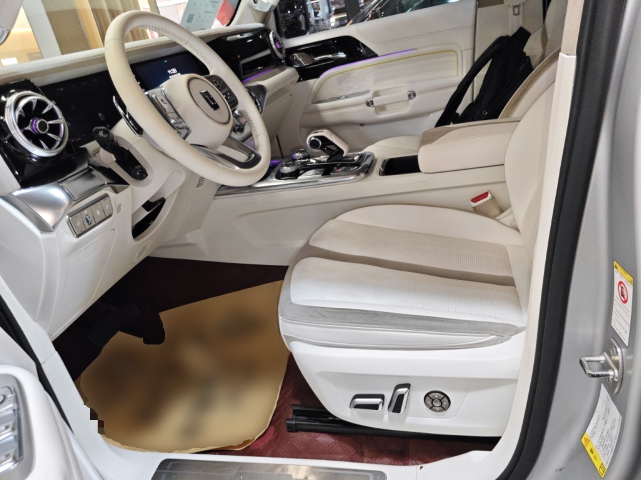 المقاعد الأمامية داخل السيارة