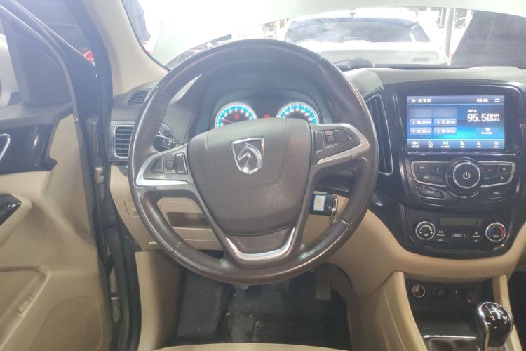Used Baojun 730 2015 1.8L Manual Luxury Navigation ESP Version 7-seater
