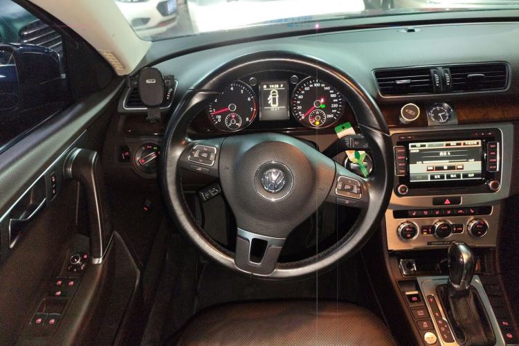 Used Volkswagen Magotan 2012 Travel Edition 2.0 TSI Luxury Version Steering Wheel