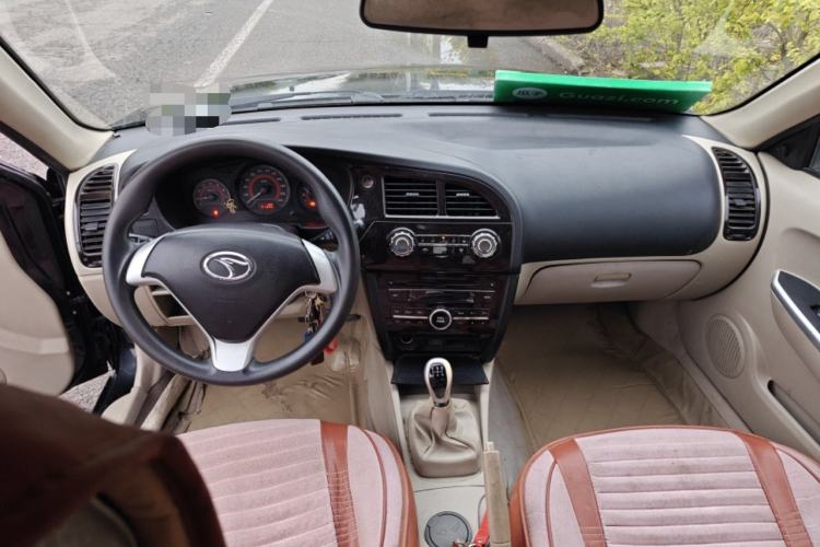 Used Soueast V3 Lingyue 2012 Revised Version 1.5L Manual Comfort Edition Center Console