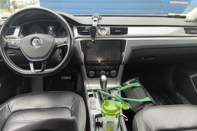 Used Volkswagen Passat 2016 280TSI DSG Prestige Edition Center Console