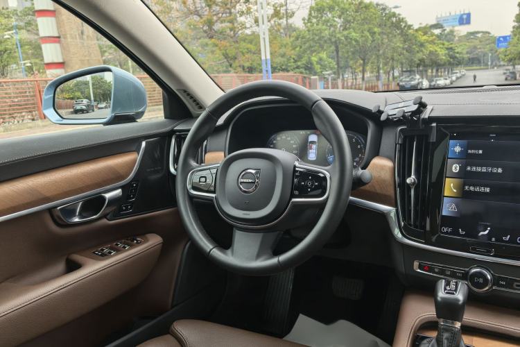 Used Volvo S90 2020 Facelift T5 Smart & Luxurious Edition