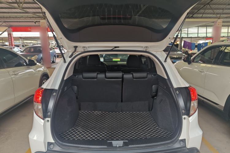 Used Honda Vezel 2020 1.5L CVT Pioneer Edition Trunk