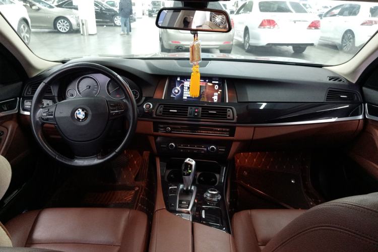 Used BMW 5 Series 2014 520Li Elegant Model
