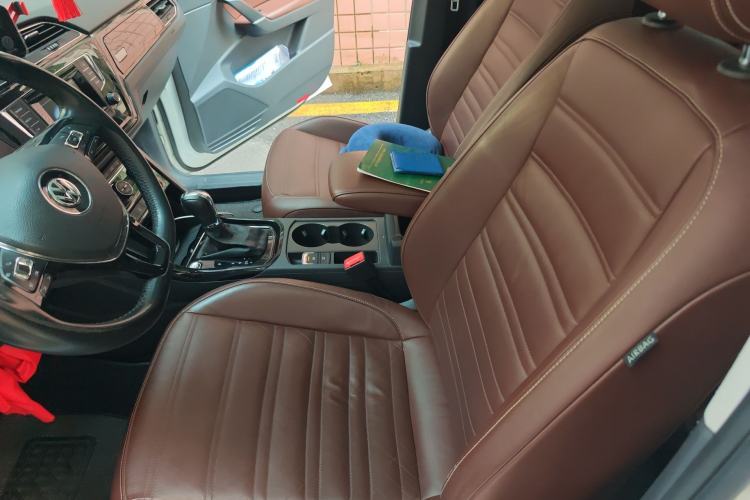 Used Volkswagen Touran 2016 Volkswagen Touran L 280TSI DSG Luxury Edition Left Front Seat