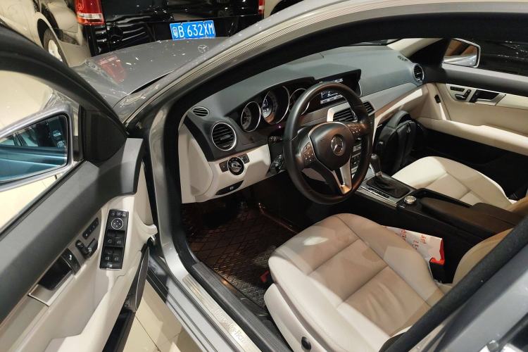 Used Mercedes-Benz C-Class 2011 C 200 Fashion Travel Edition