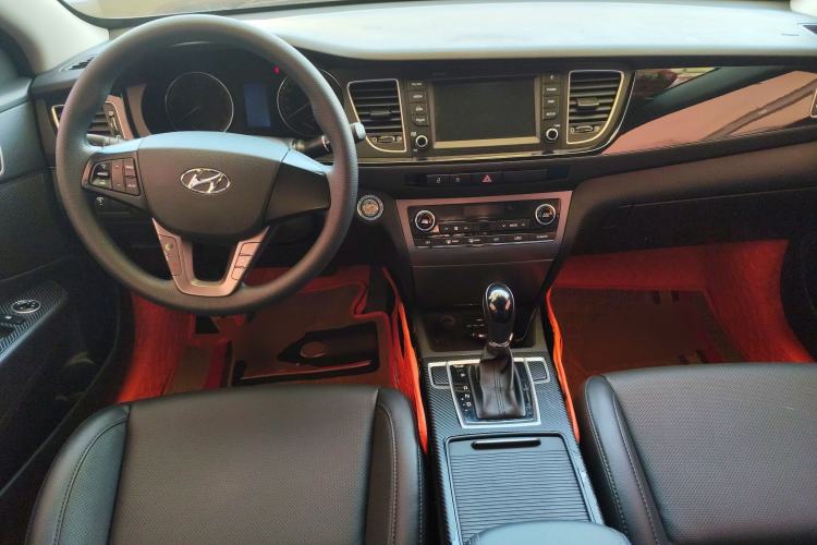 Used Hyundai Mistra 2016 1.8L Automatic Smart GLS Center Console