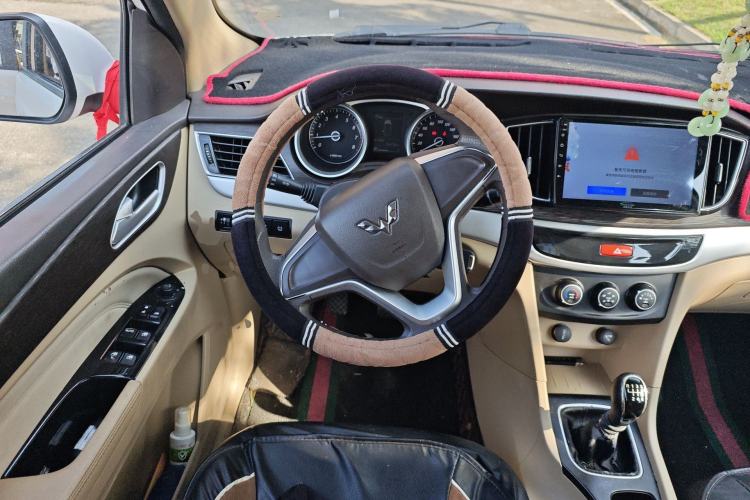 Used Wuling 730 2020 Commercial Vehicle 1.5L Manual Value Edition 7 Seats
