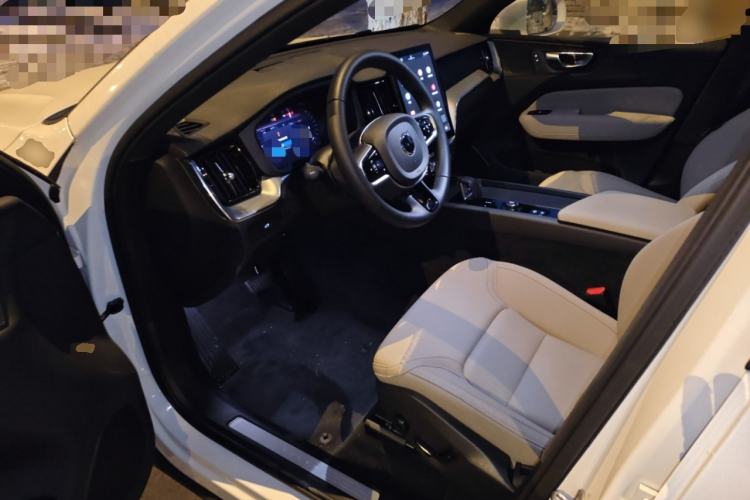 Used Volvo XC60 2026 B5 4x4 Smart Luxury Edition
