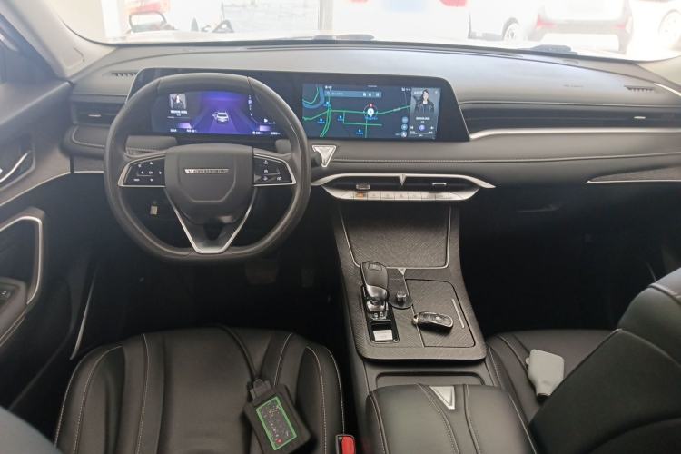 Used Venucia V 2021 260T Idol Edition Center Console