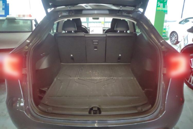 Used Tesla Model Y 2022 Long-Range All-Wheel-Drive Version Trunk