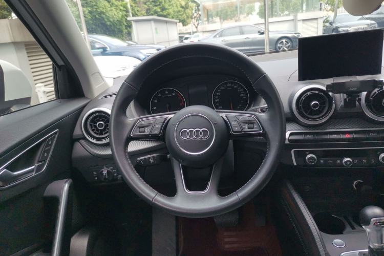 Used Audi Q2L 2022 35 TFSI Fashionable and Elegant Model Steering Wheel