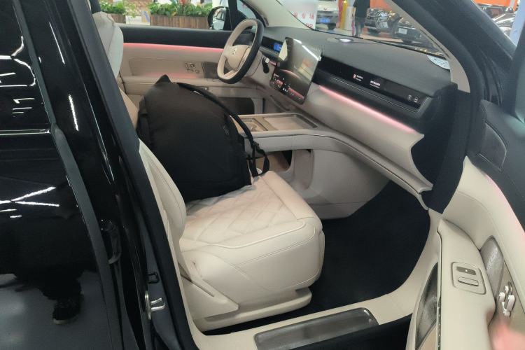 Used Nio ES8 2026 Model 6-seat Executive Luxury Edition Right Front Seat