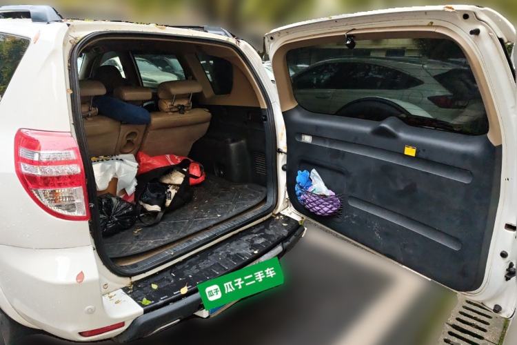 Used Toyota RAV4 2013 Special Edition 2.4L Manual 4x4 Prestige Trunk