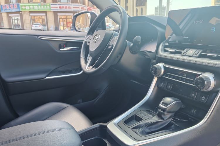 Used Toyota RAV4 2023 2.0L CVT Two-Wheel Drive Fashion Plus Edition Interior 3