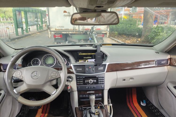 Used Mercedes-Benz E-Class 2010 E 260 L CGI Elegant Model Center Console