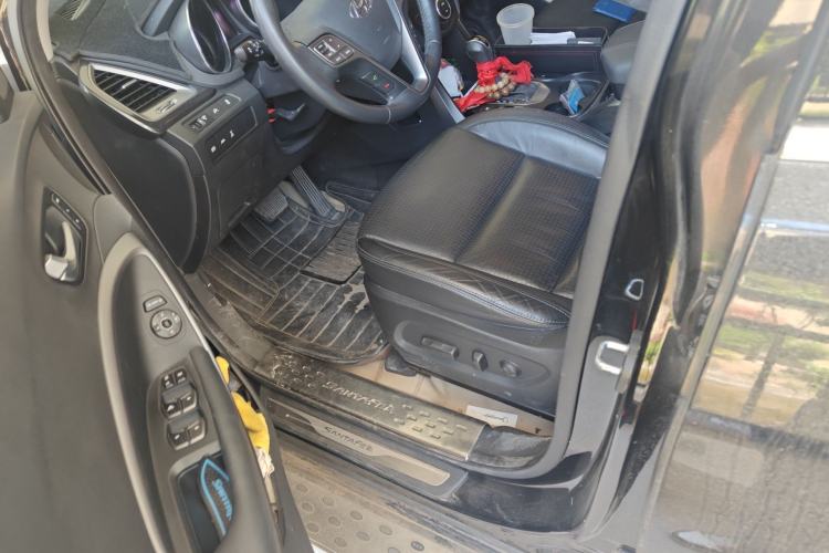 Used Hyundai Santa Fe 2013 2.0T Automatic All-Wheel Drive Top Trim