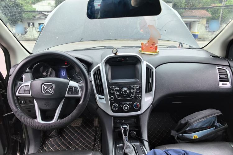 Used JMC Yusheng S350 2014 2.4T Automatic 2WD Diesel Luxury Version with Sunroof 7 Seats Center Console