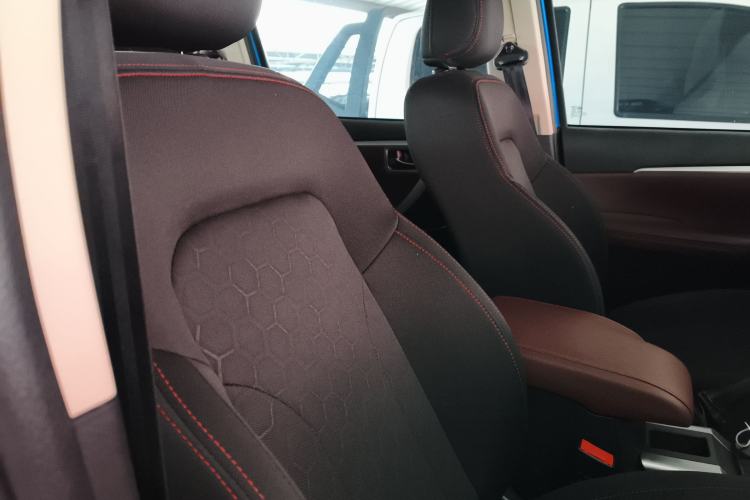 Used Huanghai Da Niu 2022 2.8T Pioneer Edition Manual Diesel 4x4 Value-Added Flatbed Cargo Box JE493ZLQ6H