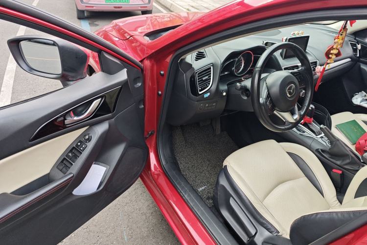 Used Mazda Mazda 3 Axela 2014 Sedan 2.0L Automatic Sport Model
