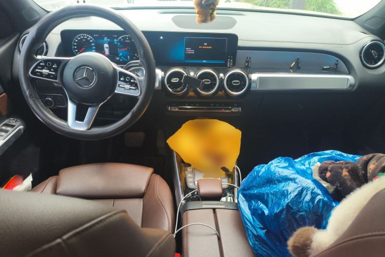 Used Mercedes-Benz GLB 2022 Second Facelift GLB 200 Fashion Edition Center Console